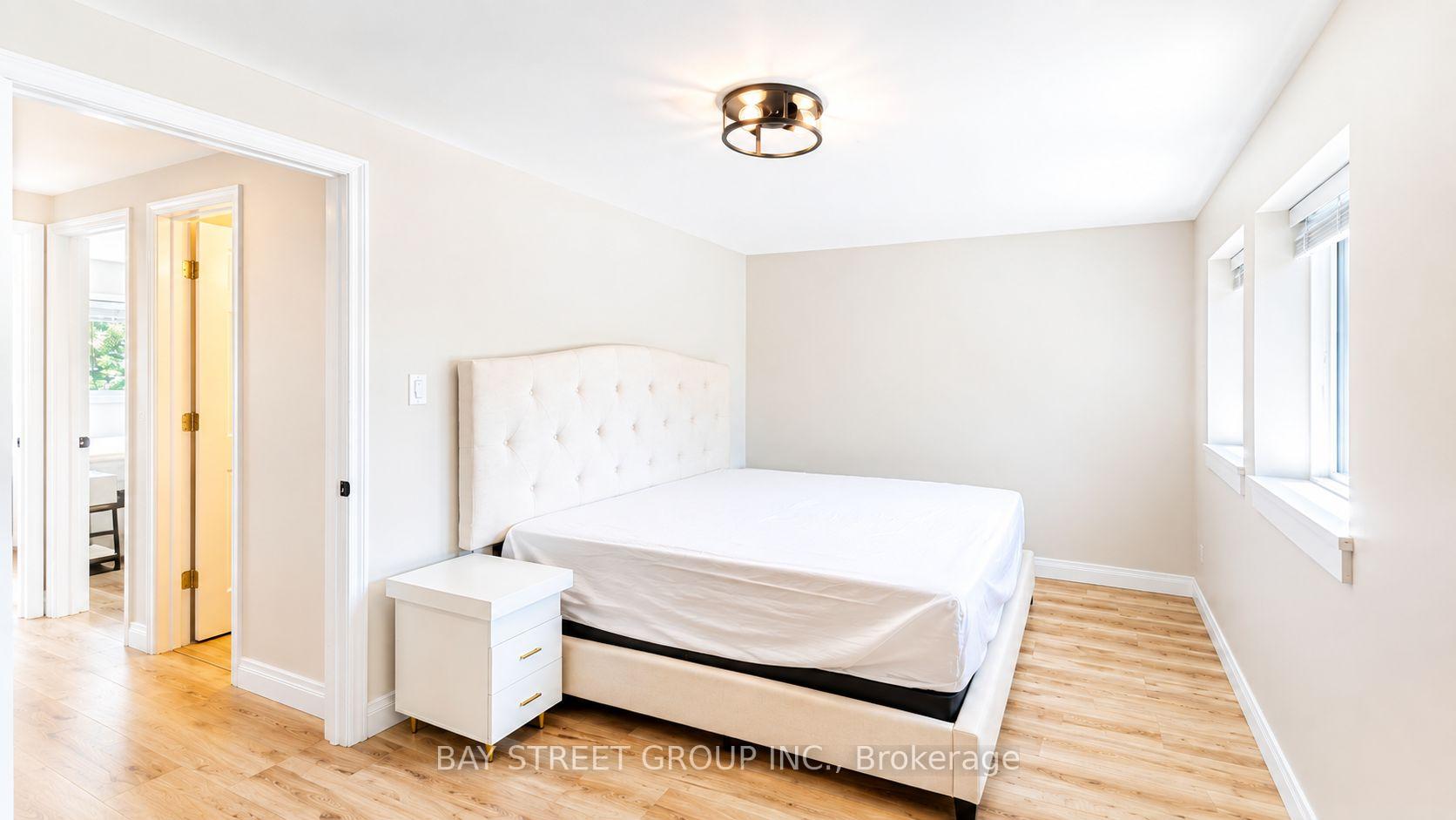 Photo 17 of 245 Browning Trail, Barrie, Letitia Heights — HOMEH