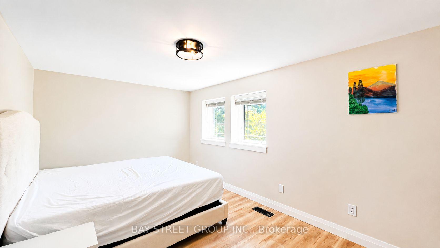 Photo 18 of 245 Browning Trail, Barrie, Letitia Heights — HOMEH