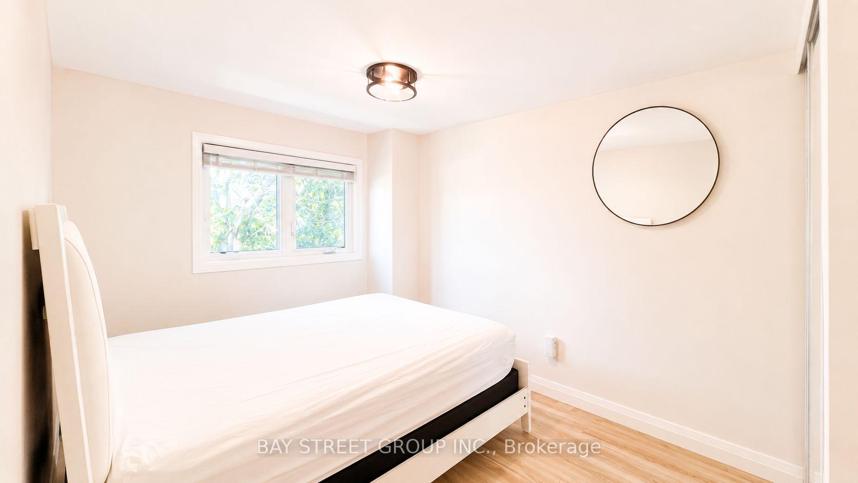 Photo 21 of 245 Browning Trail, Barrie, Letitia Heights — HOMEH