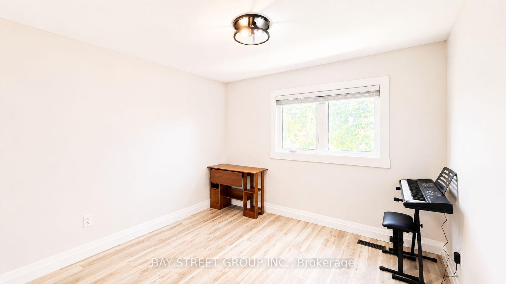 Photo 23 of 245 Browning Trail, Barrie, Letitia Heights — HOMEH