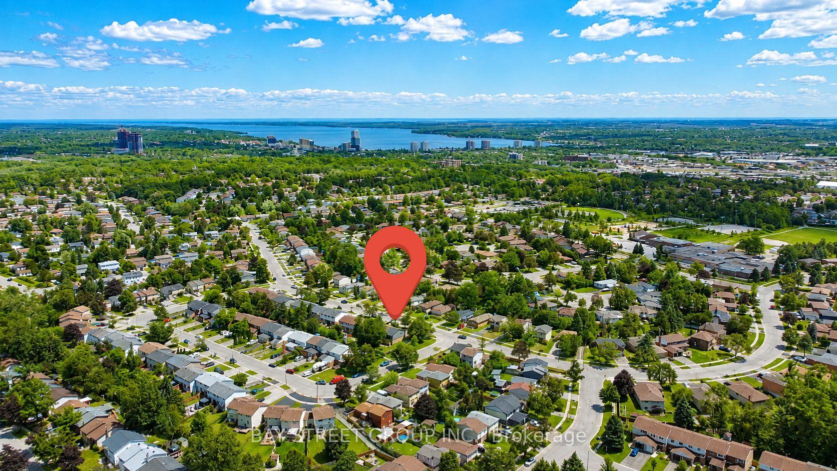 Photo 34 of 245 Browning Trail, Barrie, Letitia Heights — HOMEH