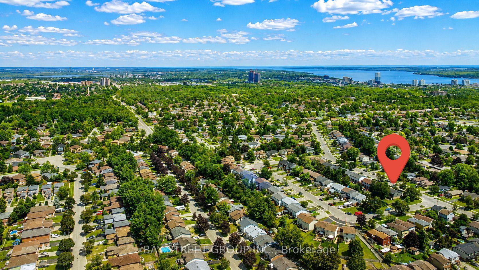 Photo 35 of 245 Browning Trail, Barrie, Letitia Heights — HOMEH