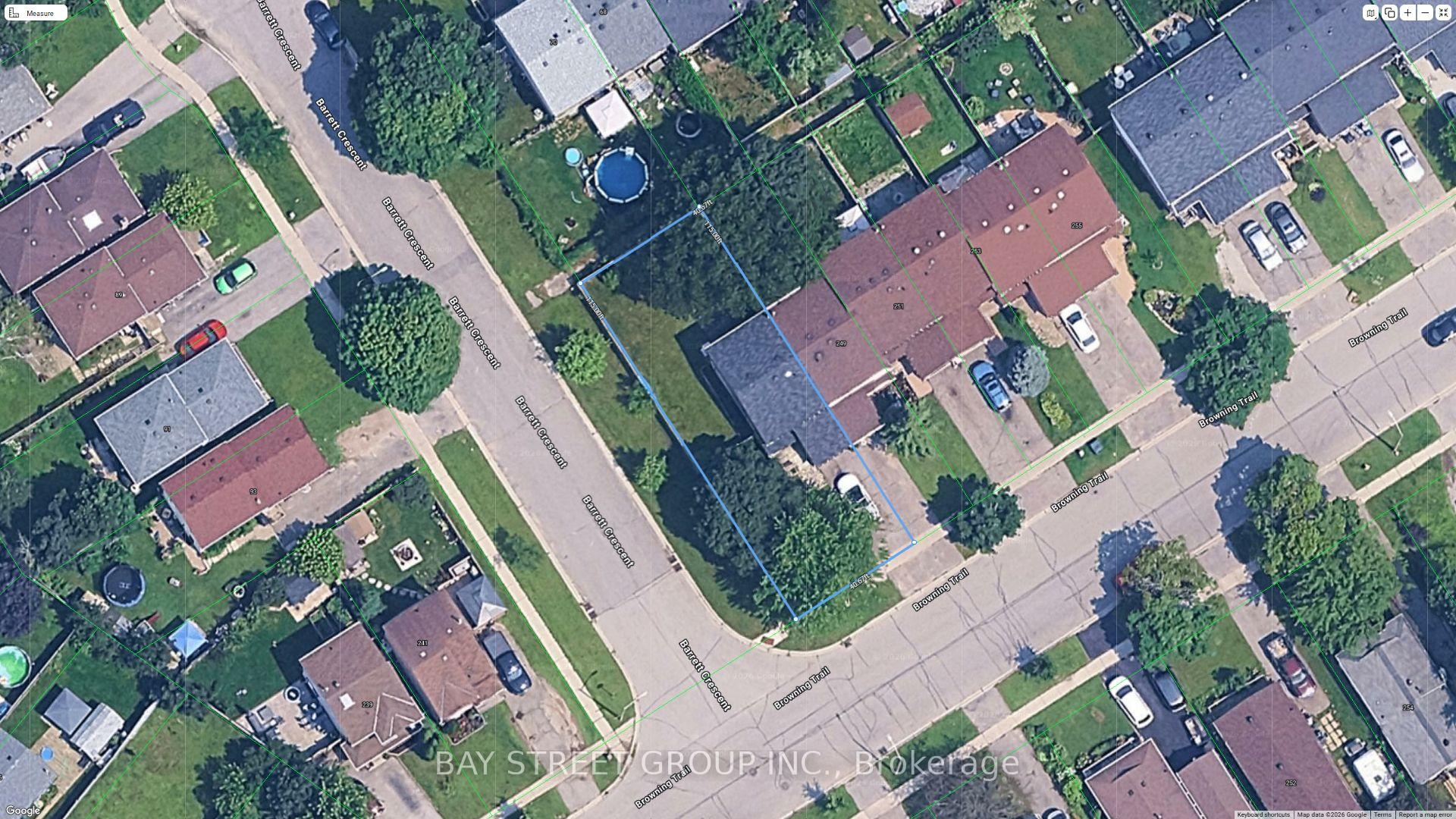 Photo 37 of 245 Browning Trail, Barrie, Letitia Heights — HOMEH