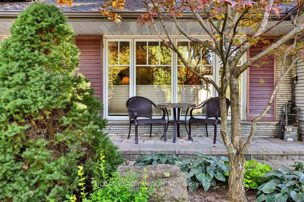 Photo 4 of 1302 Greenoaks Drive, Mississauga, Lorne Park — HOMEH