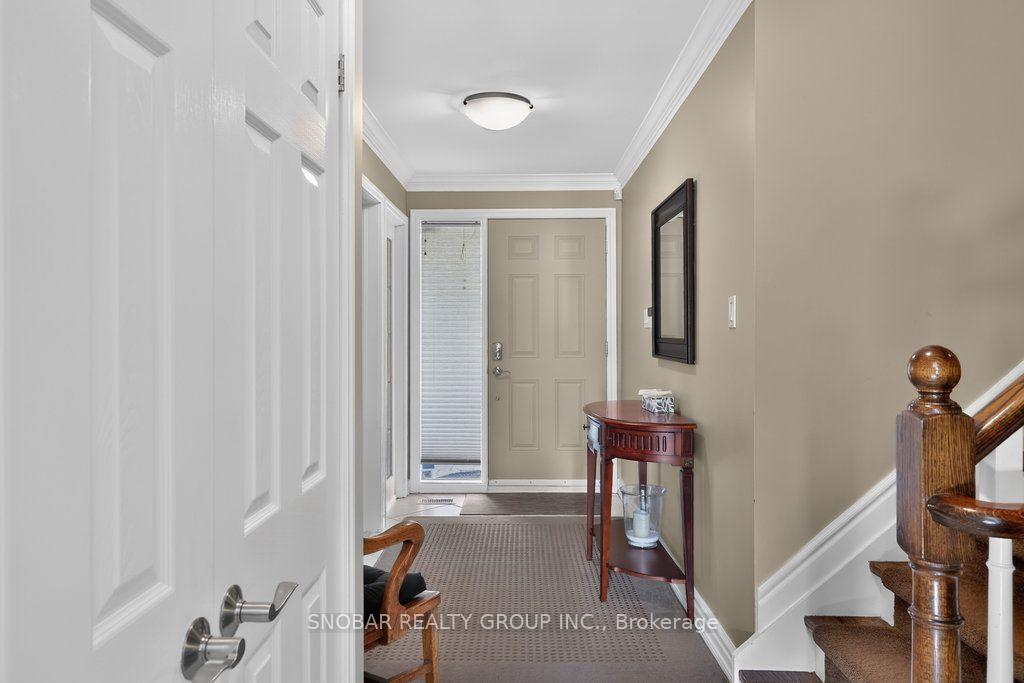 Photo 5 of 1302 Greenoaks Drive, Mississauga, Lorne Park — HOMEH