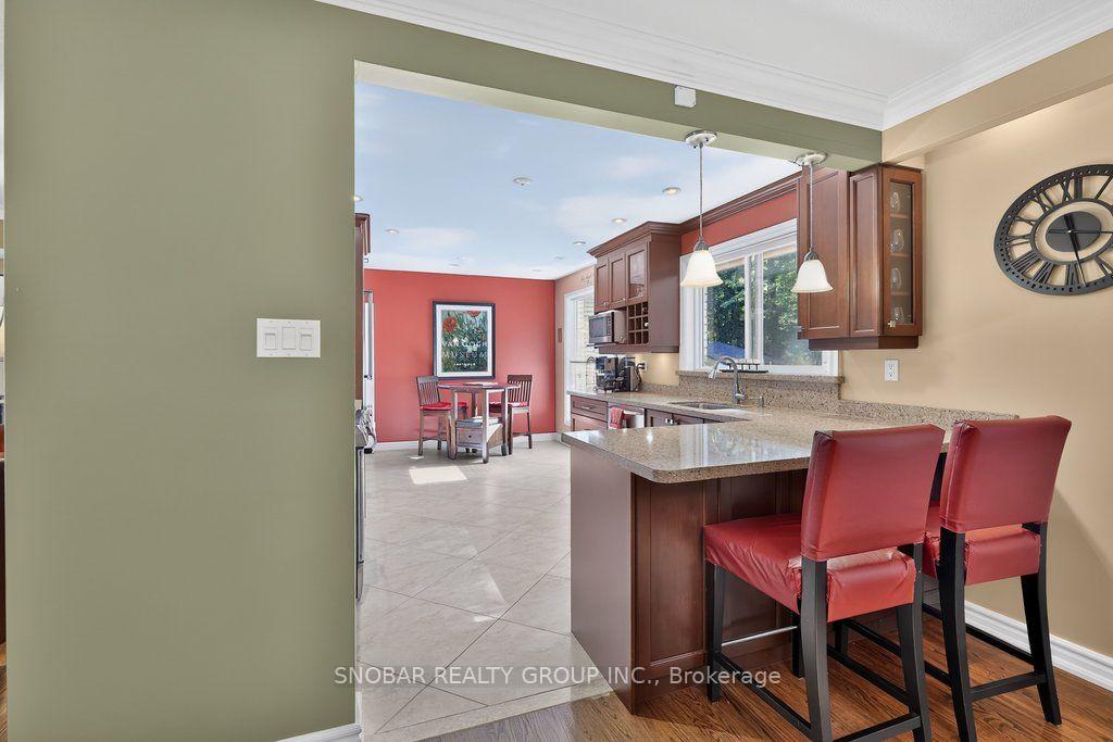 Photo 11 of 1302 Greenoaks Drive, Mississauga, Lorne Park — HOMEH