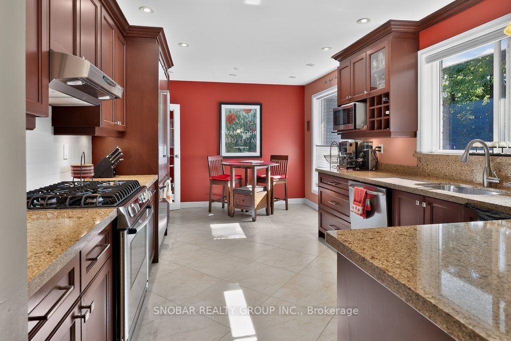 Photo 12 of 1302 Greenoaks Drive, Mississauga, Lorne Park — HOMEH