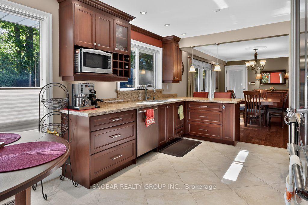 Photo 13 of 1302 Greenoaks Drive, Mississauga, Lorne Park — HOMEH