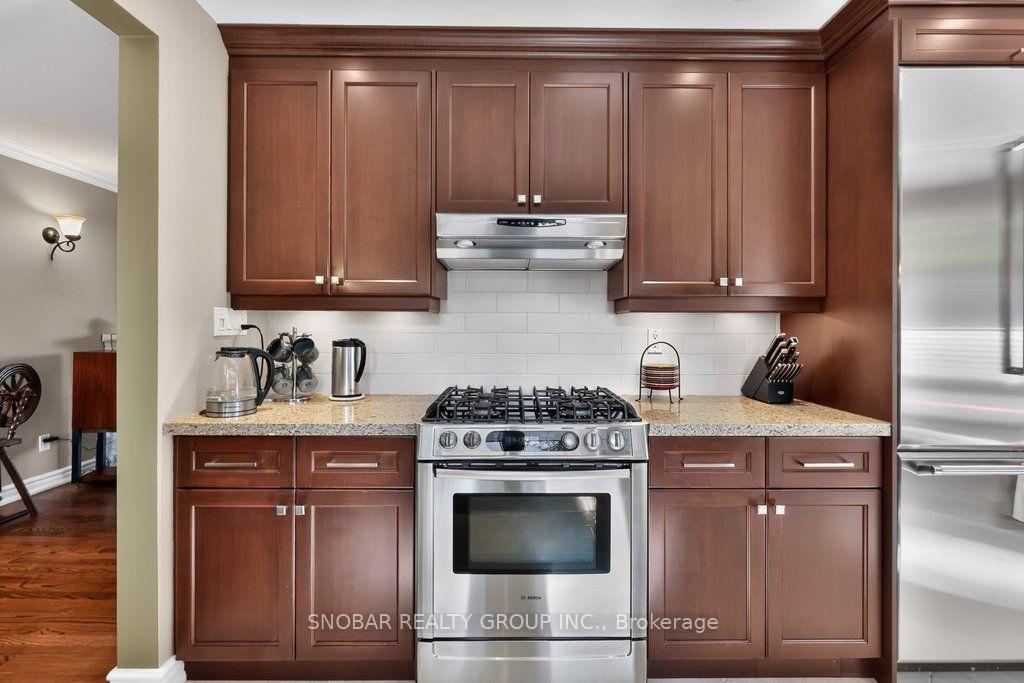 Photo 14 of 1302 Greenoaks Drive, Mississauga, Lorne Park — HOMEH
