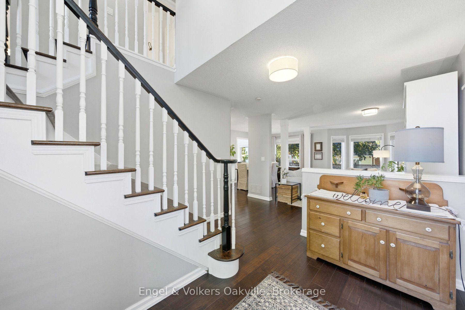 Photo 5 of 44 Keewaydin Street, Hamilton, Waterdown — HOMEH