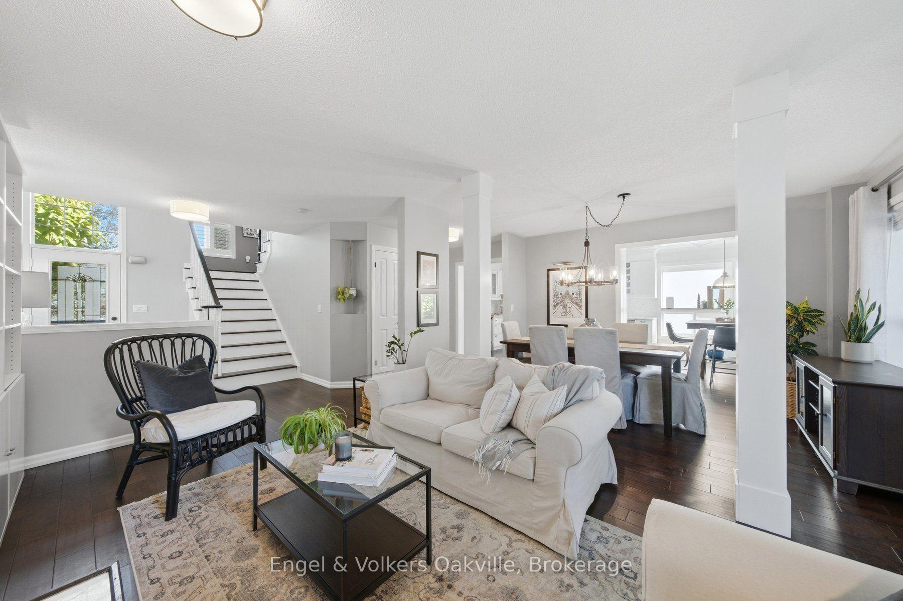 Photo 8 of 44 Keewaydin Street, Hamilton, Waterdown — HOMEH
