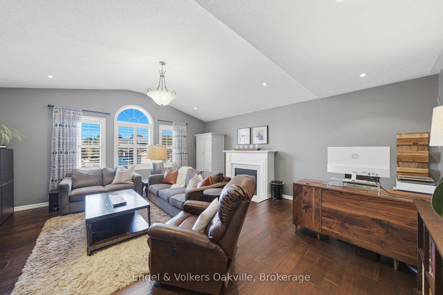 Photo 23 of 44 Keewaydin Street, Hamilton, Waterdown — HOMEH