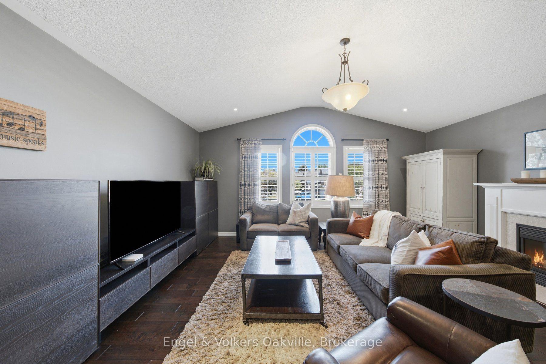 Photo 24 of 44 Keewaydin Street, Hamilton, Waterdown — HOMEH