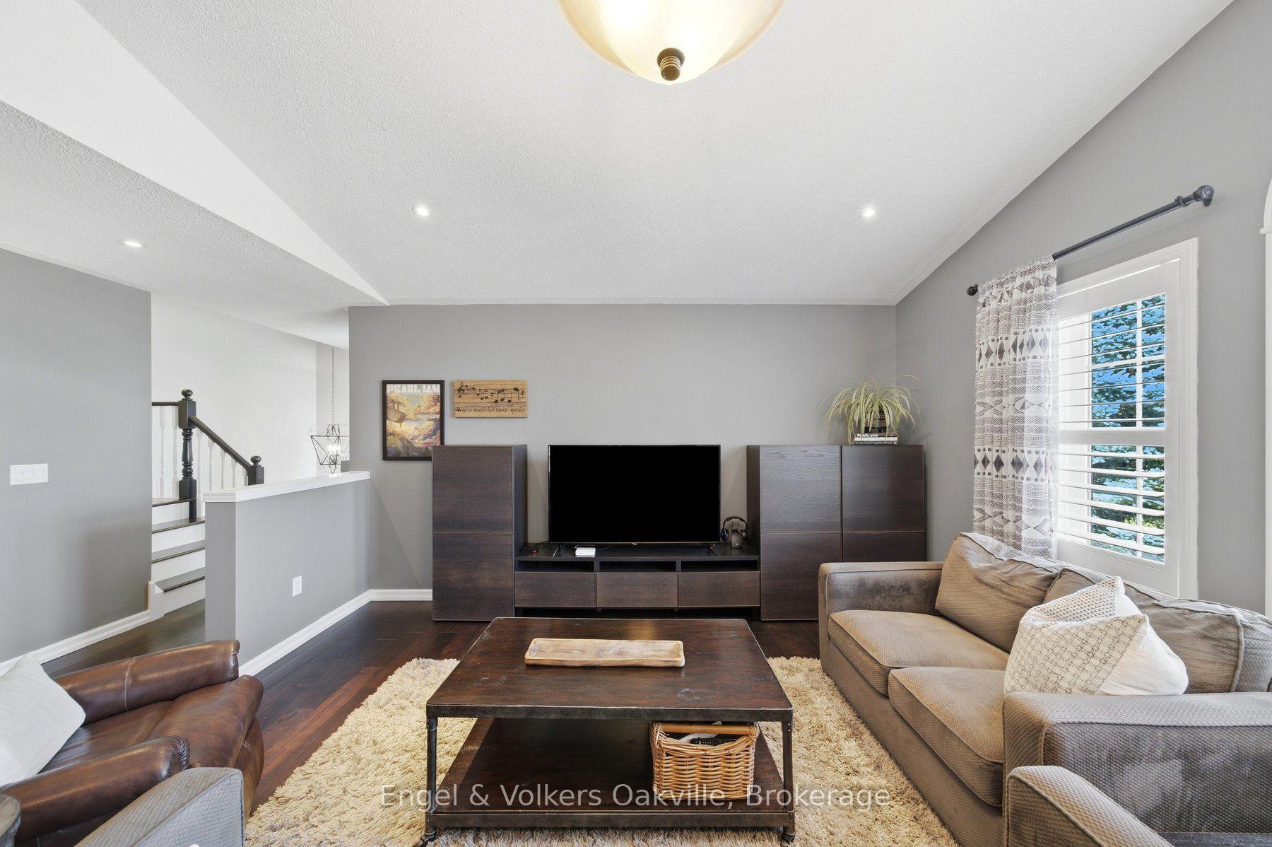 Photo 25 of 44 Keewaydin Street, Hamilton, Waterdown — HOMEH