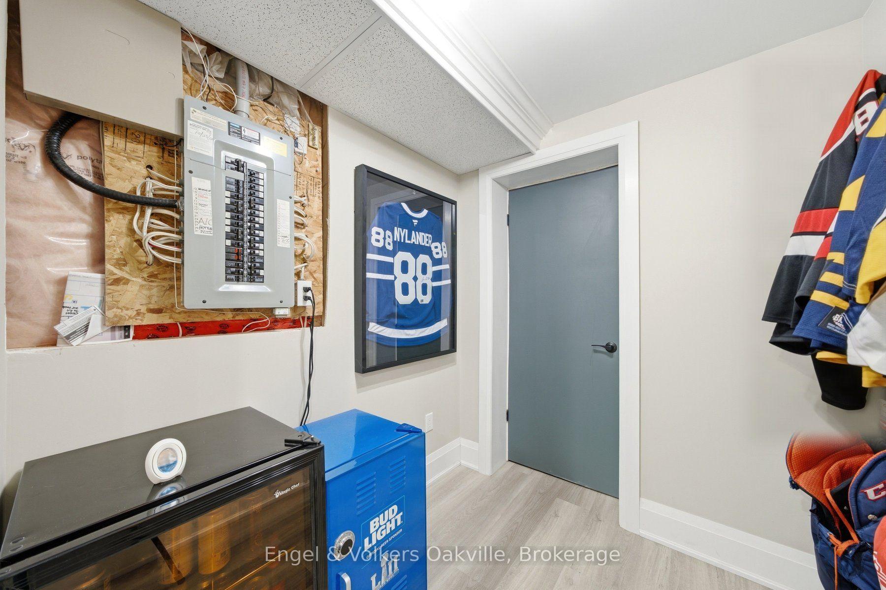 Photo 36 of 44 Keewaydin Street, Hamilton, Waterdown — HOMEH