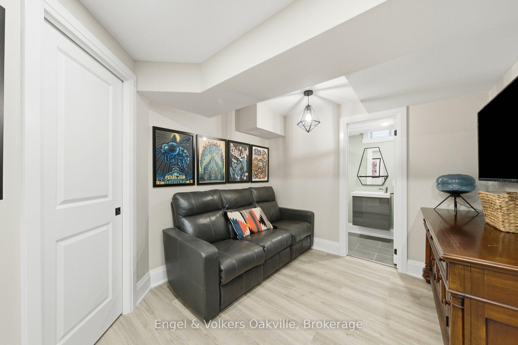 Photo 37 of 44 Keewaydin Street, Hamilton, Waterdown — HOMEH