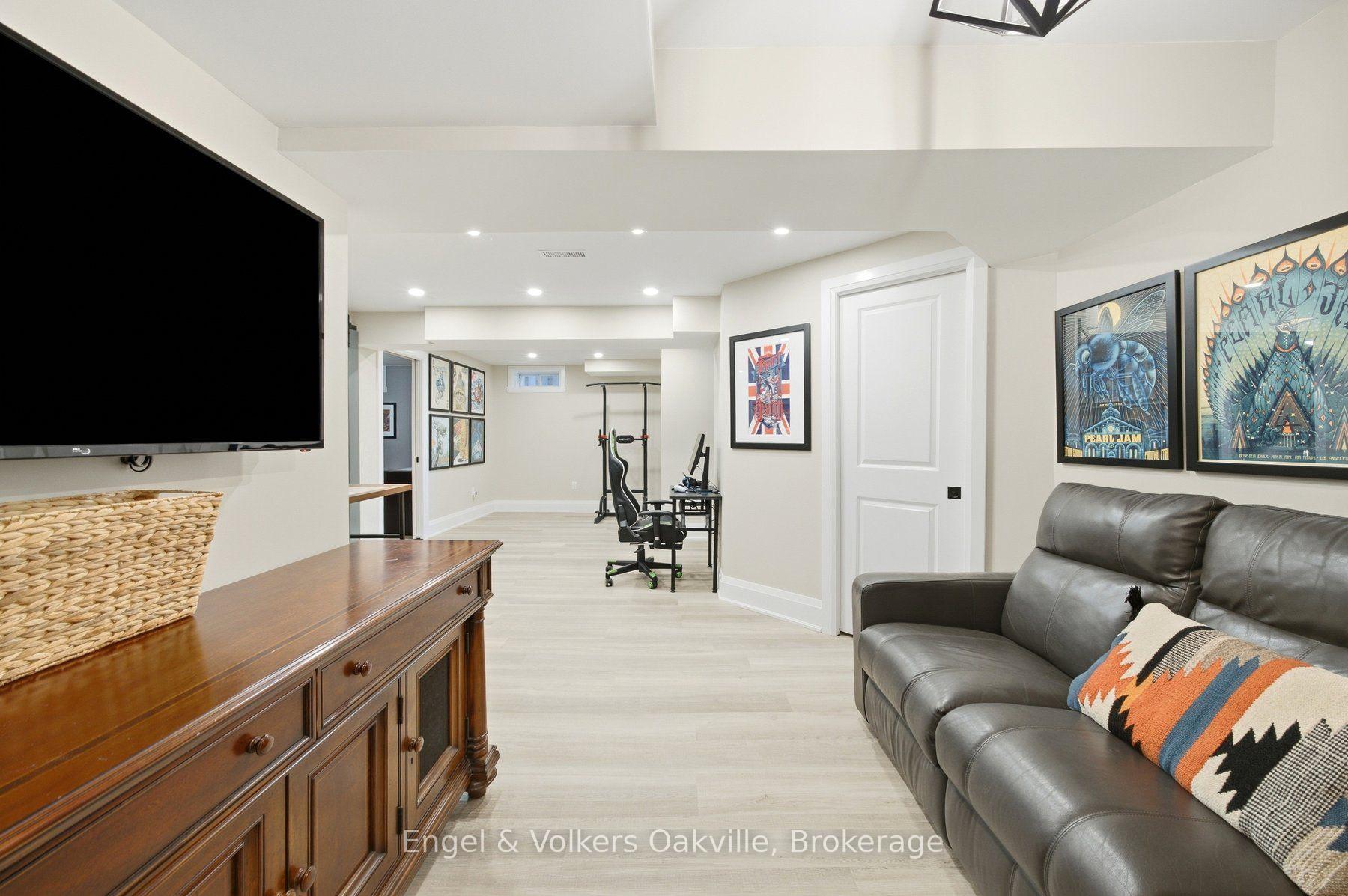 Photo 38 of 44 Keewaydin Street, Hamilton, Waterdown — HOMEH