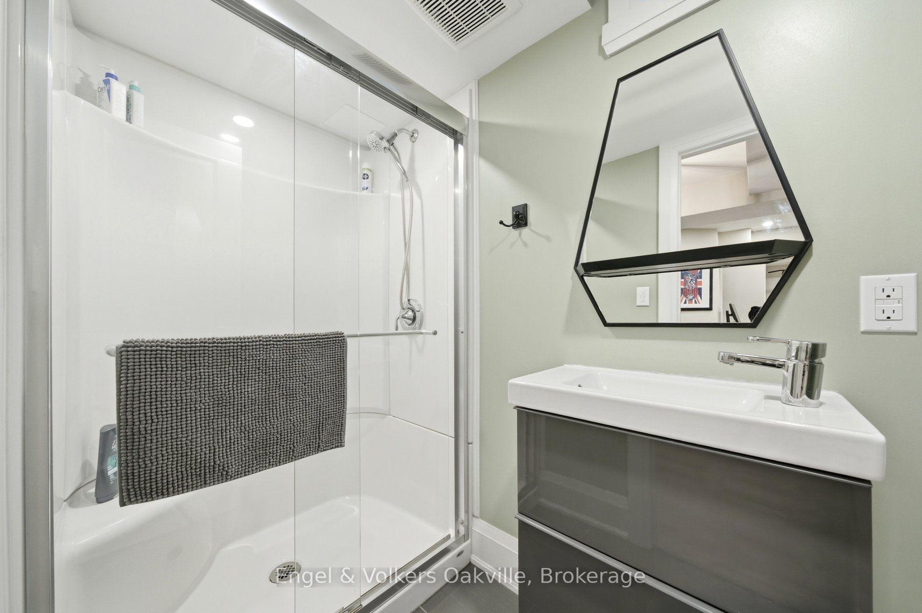 Photo 41 of 44 Keewaydin Street, Hamilton, Waterdown — HOMEH