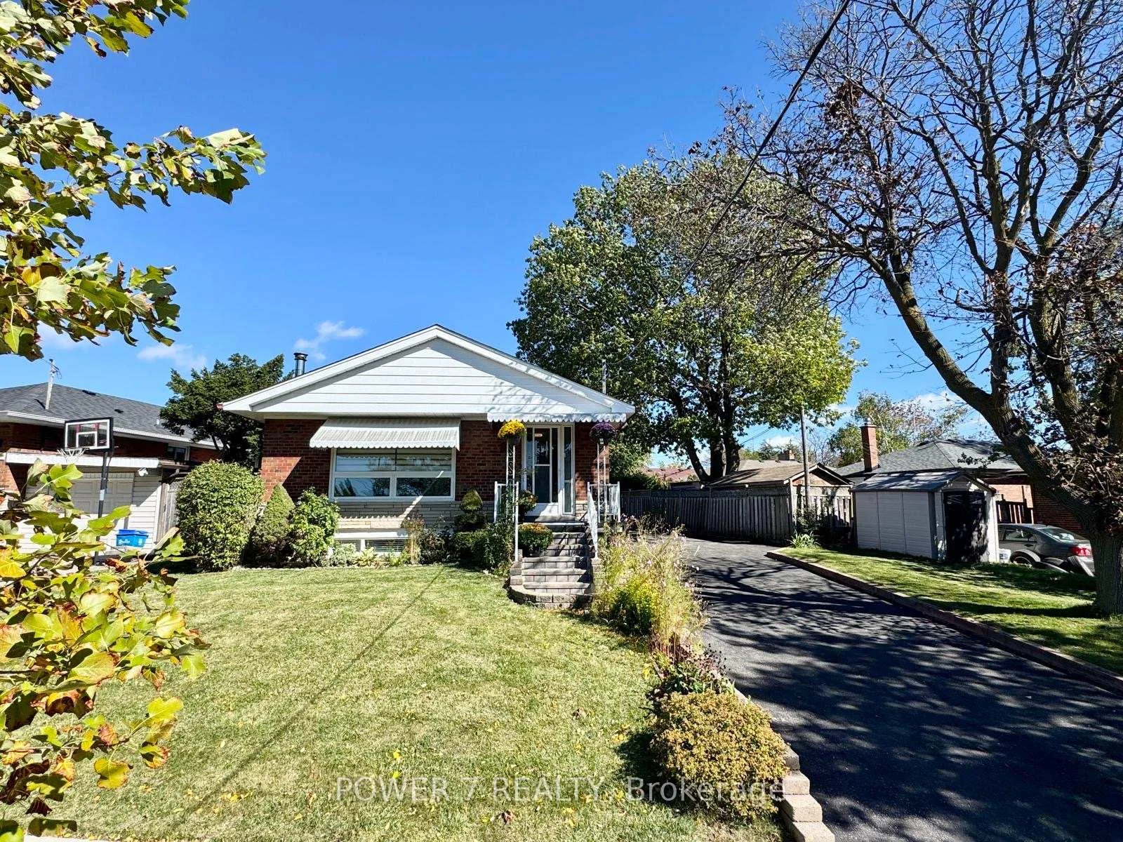 Photo 4 of 3 Brantwood Drive, Scarborough, Woburn — HOMEH