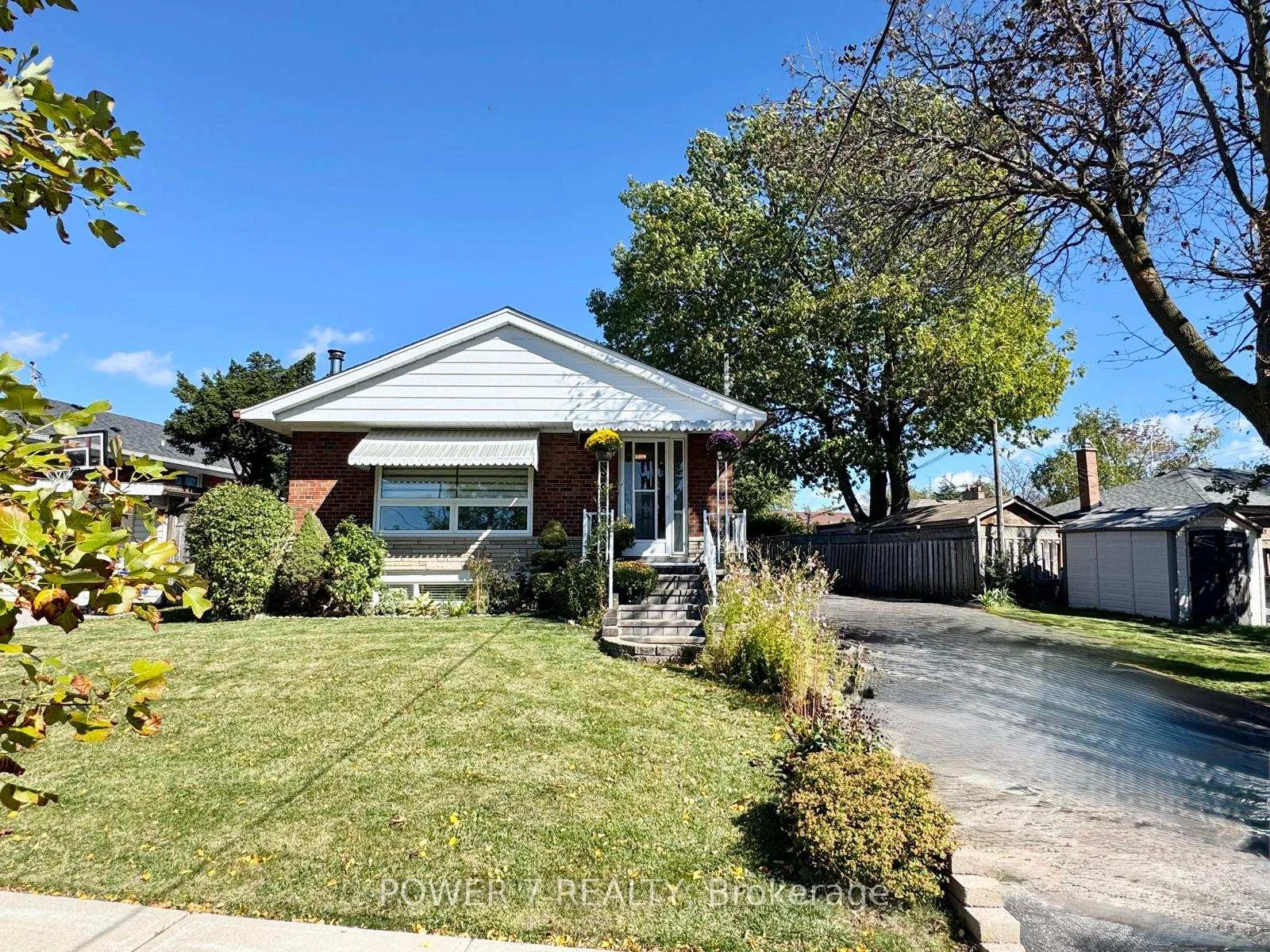 Photo 5 of 3 Brantwood Drive, Scarborough, Woburn — HOMEH