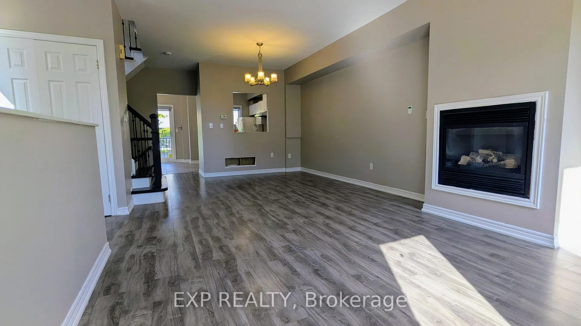 Photo 4 of 136 Galleria Pkwy, Markham, Commerce Valley — HOMEH