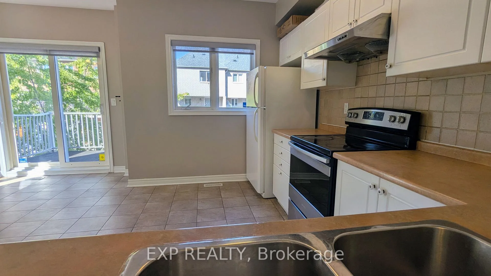 Photo 7 of 136 Galleria Pkwy, Markham, Commerce Valley — HOMEH