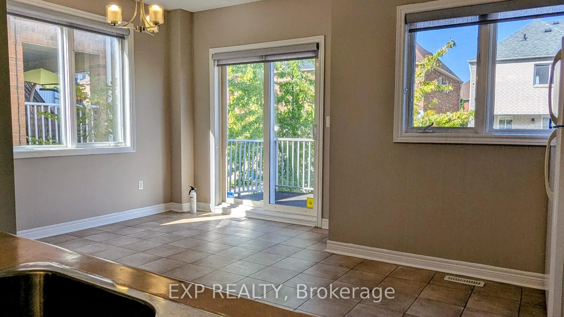 Photo 8 of 136 Galleria Pkwy, Markham, Commerce Valley — HOMEH