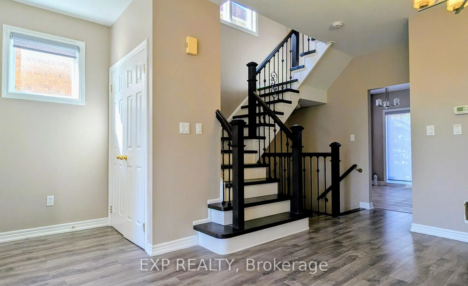Photo 10 of 136 Galleria Pkwy, Markham, Commerce Valley — HOMEH