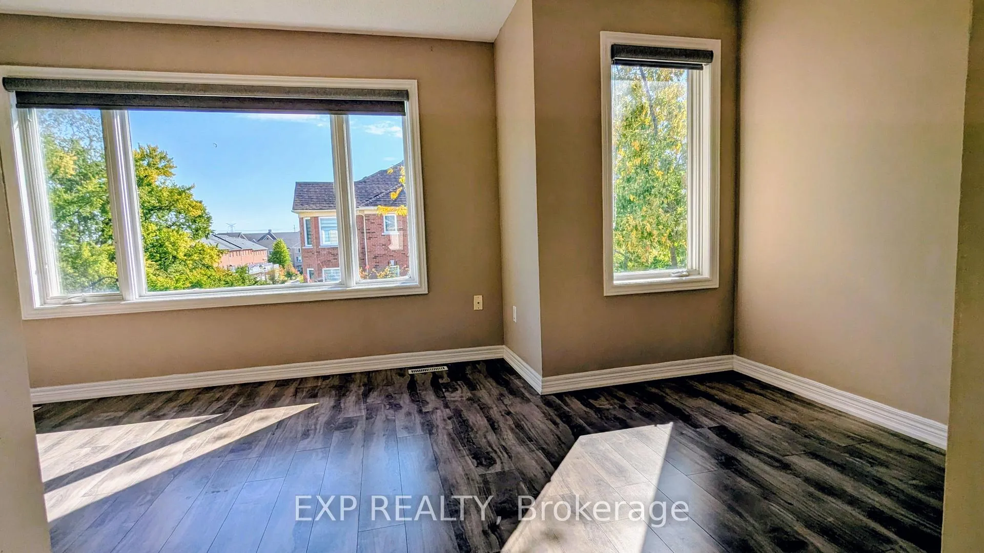 Photo 16 of 136 Galleria Pkwy, Markham, Commerce Valley — HOMEH