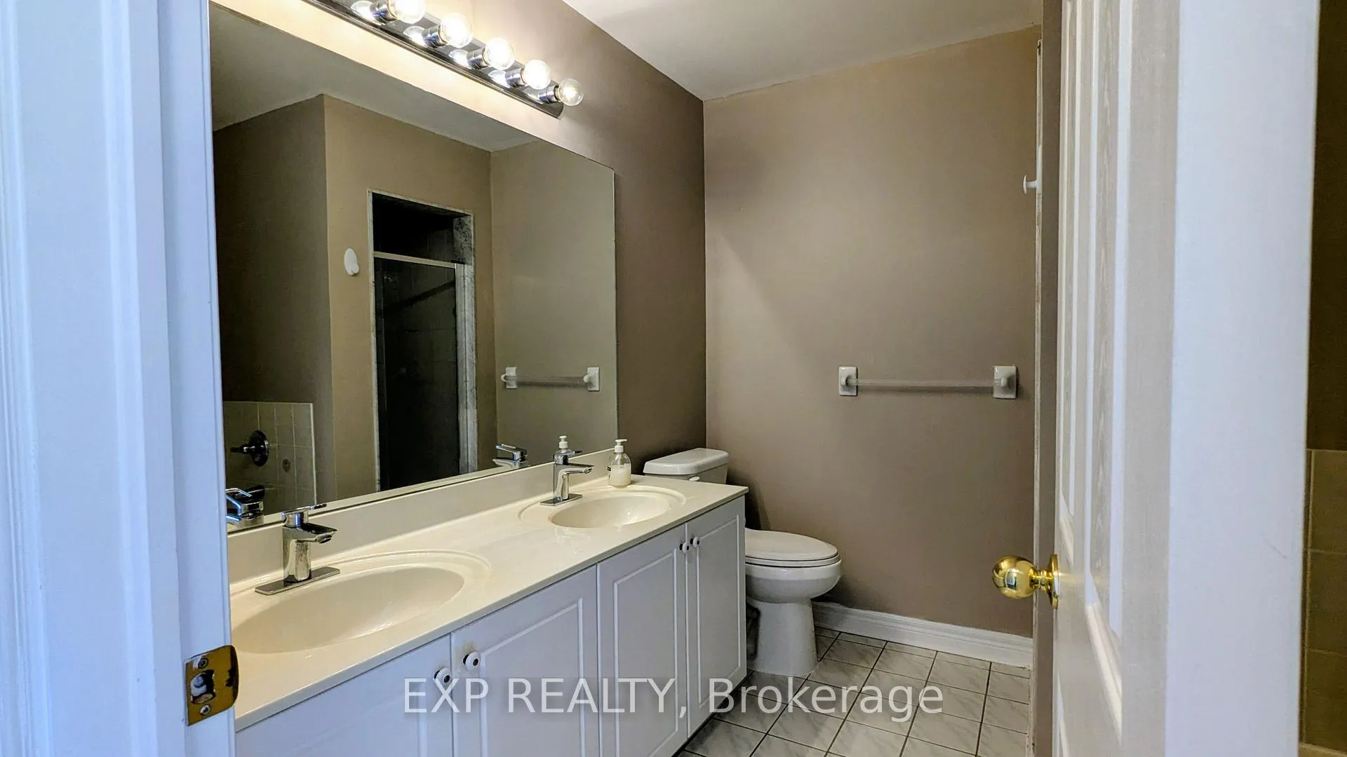Photo 19 of 136 Galleria Pkwy, Markham, Commerce Valley — HOMEH