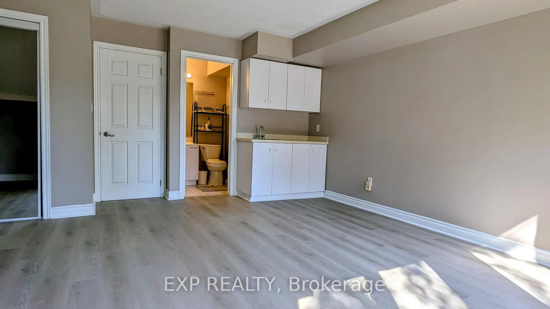 Photo 21 of 136 Galleria Pkwy, Markham, Commerce Valley — HOMEH