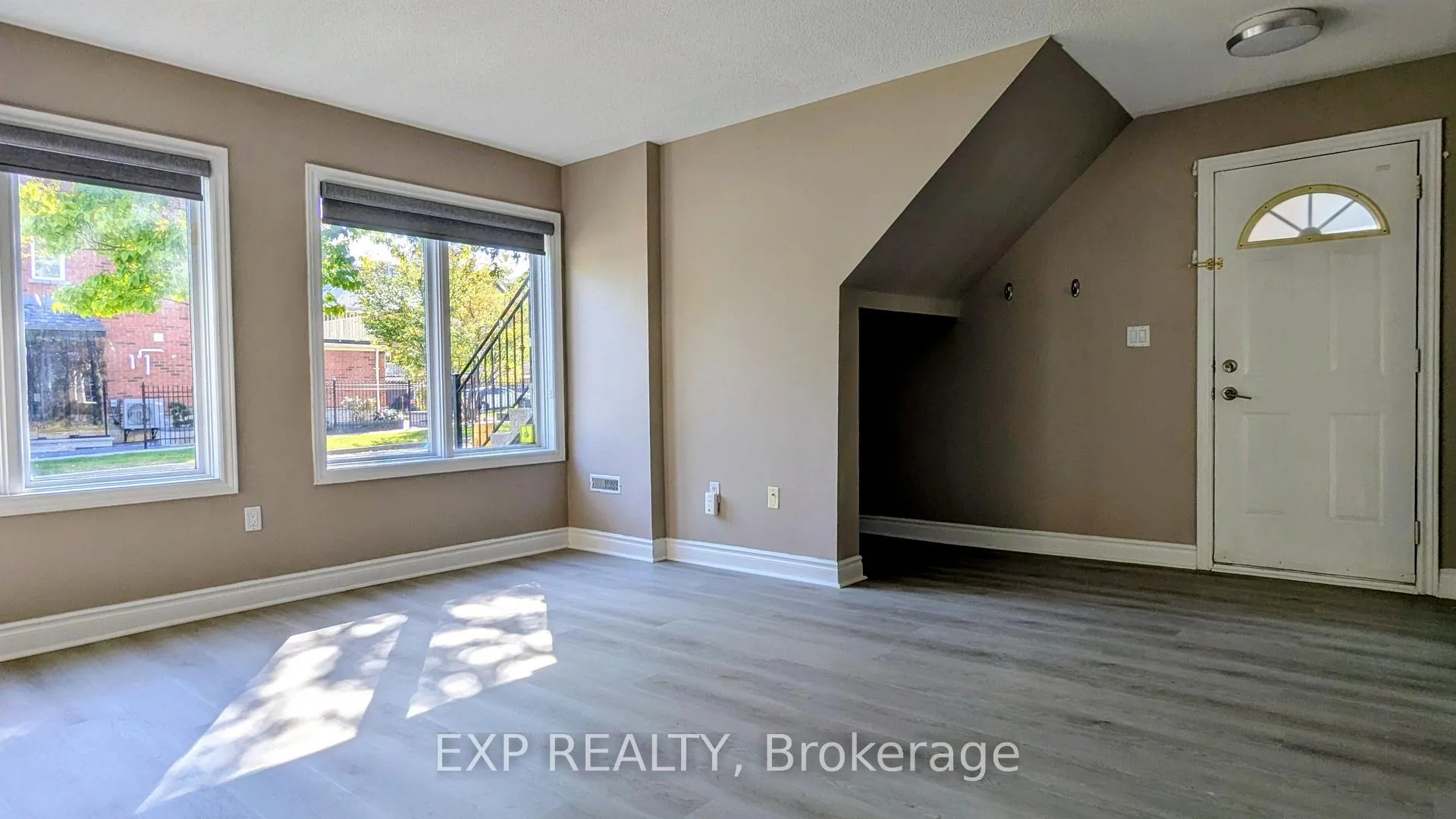 Photo 23 of 136 Galleria Pkwy, Markham, Commerce Valley — HOMEH