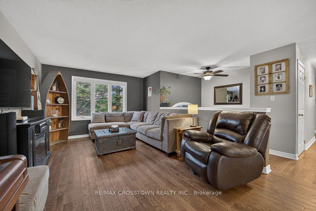 Photo 3 of 29 Brennan Avenue, Barrie, South Shore — HOMEH