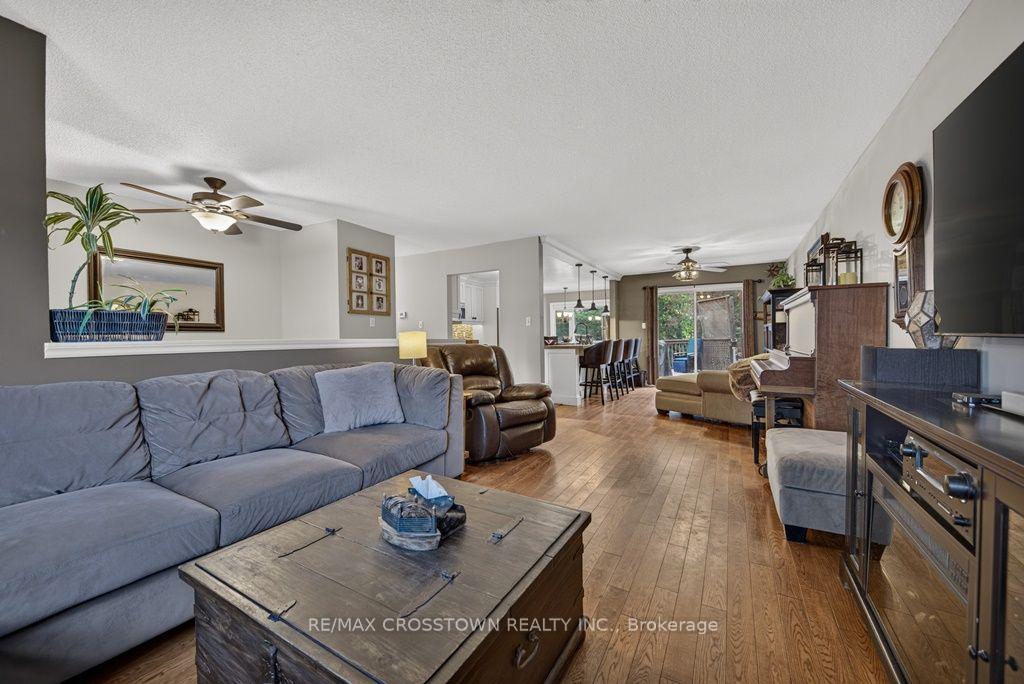Photo 5 of 29 Brennan Avenue, Barrie, South Shore — HOMEH