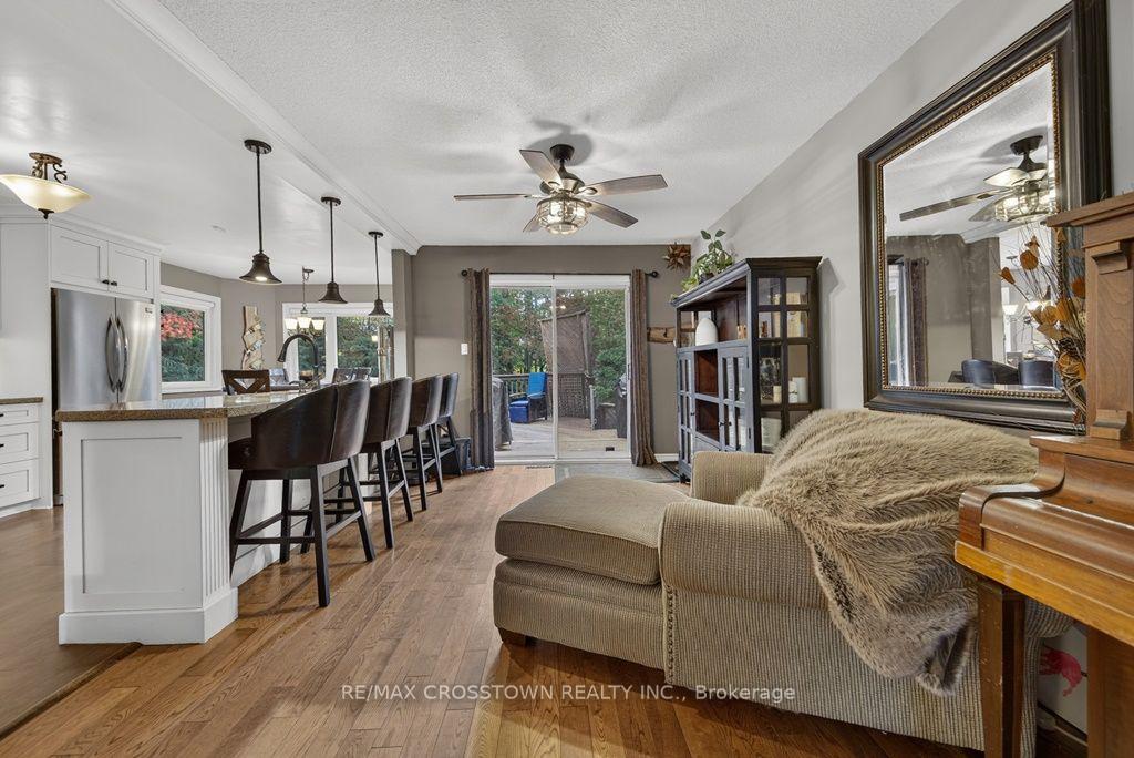 Photo 6 of 29 Brennan Avenue, Barrie, South Shore — HOMEH