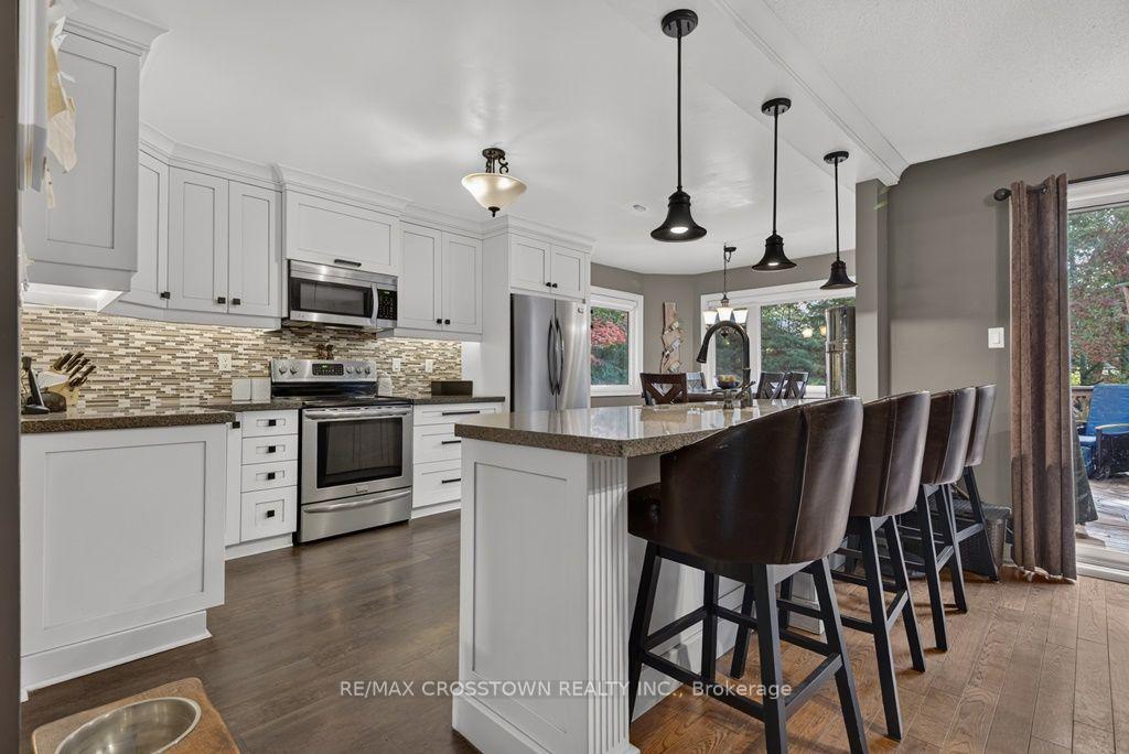 Photo 8 of 29 Brennan Avenue, Barrie, South Shore — HOMEH