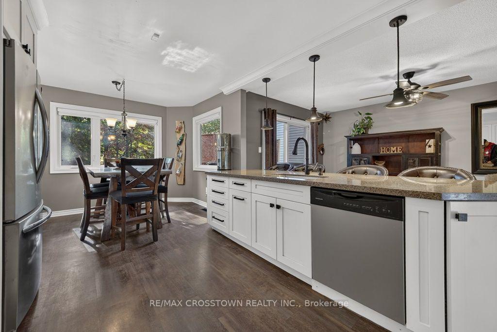 Photo 10 of 29 Brennan Avenue, Barrie, South Shore — HOMEH