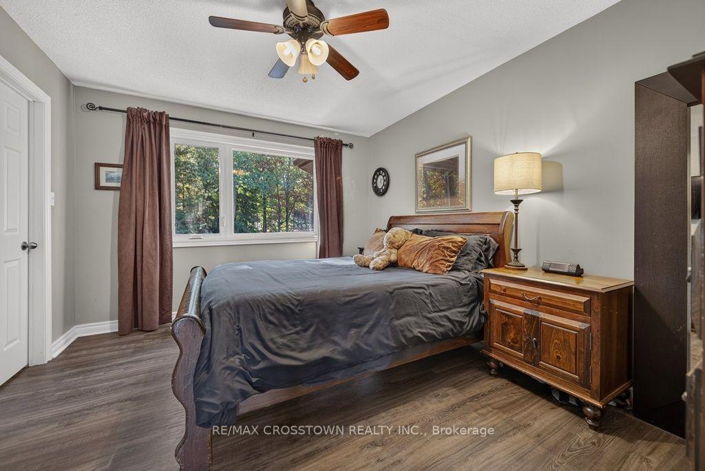 Photo 13 of 29 Brennan Avenue, Barrie, South Shore — HOMEH