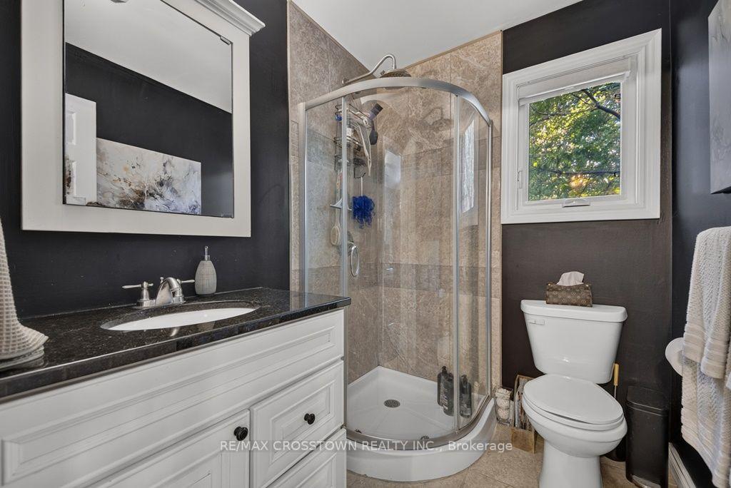 Photo 15 of 29 Brennan Avenue, Barrie, South Shore — HOMEH