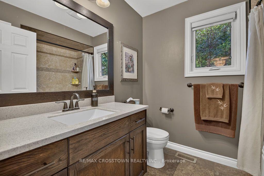 Photo 16 of 29 Brennan Avenue, Barrie, South Shore — HOMEH