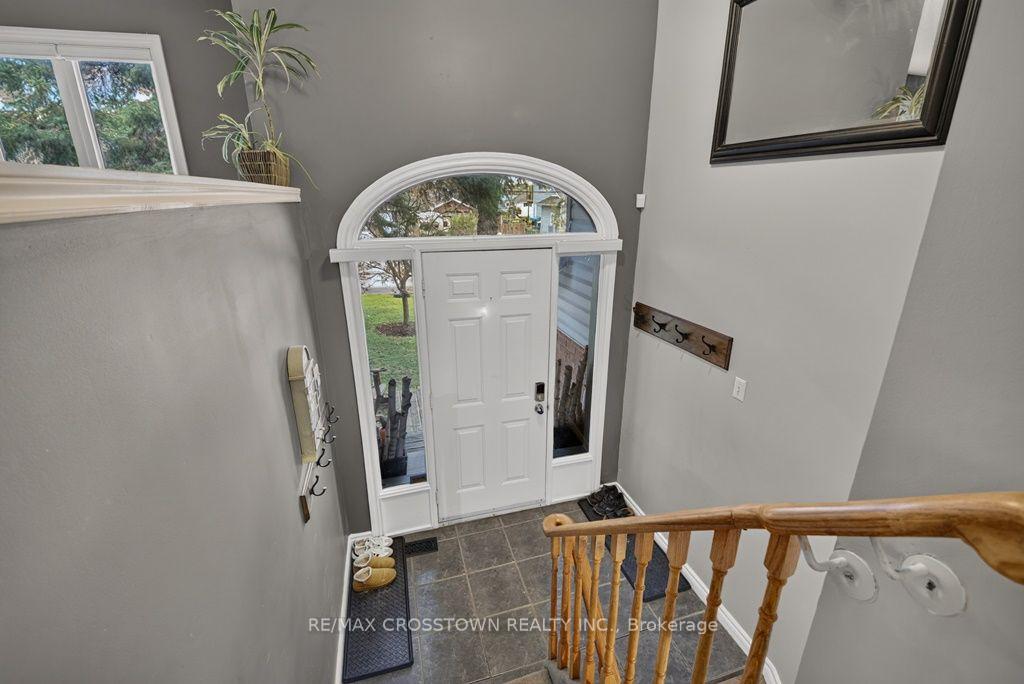 Photo 21 of 29 Brennan Avenue, Barrie, South Shore — HOMEH
