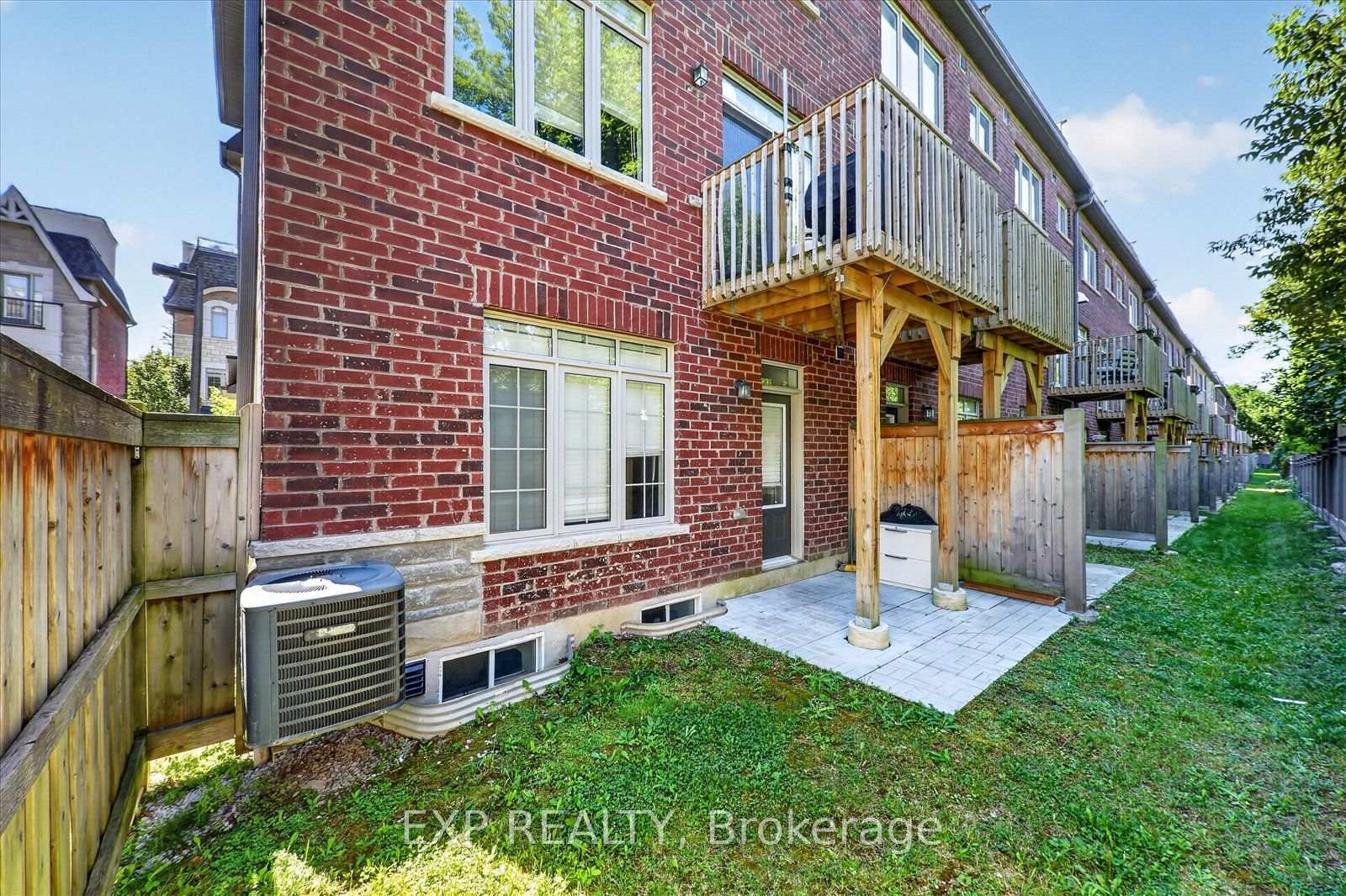 Photo 4 of 18 Ingleside Street, Vaughan, East Woodbridge — HOMEH