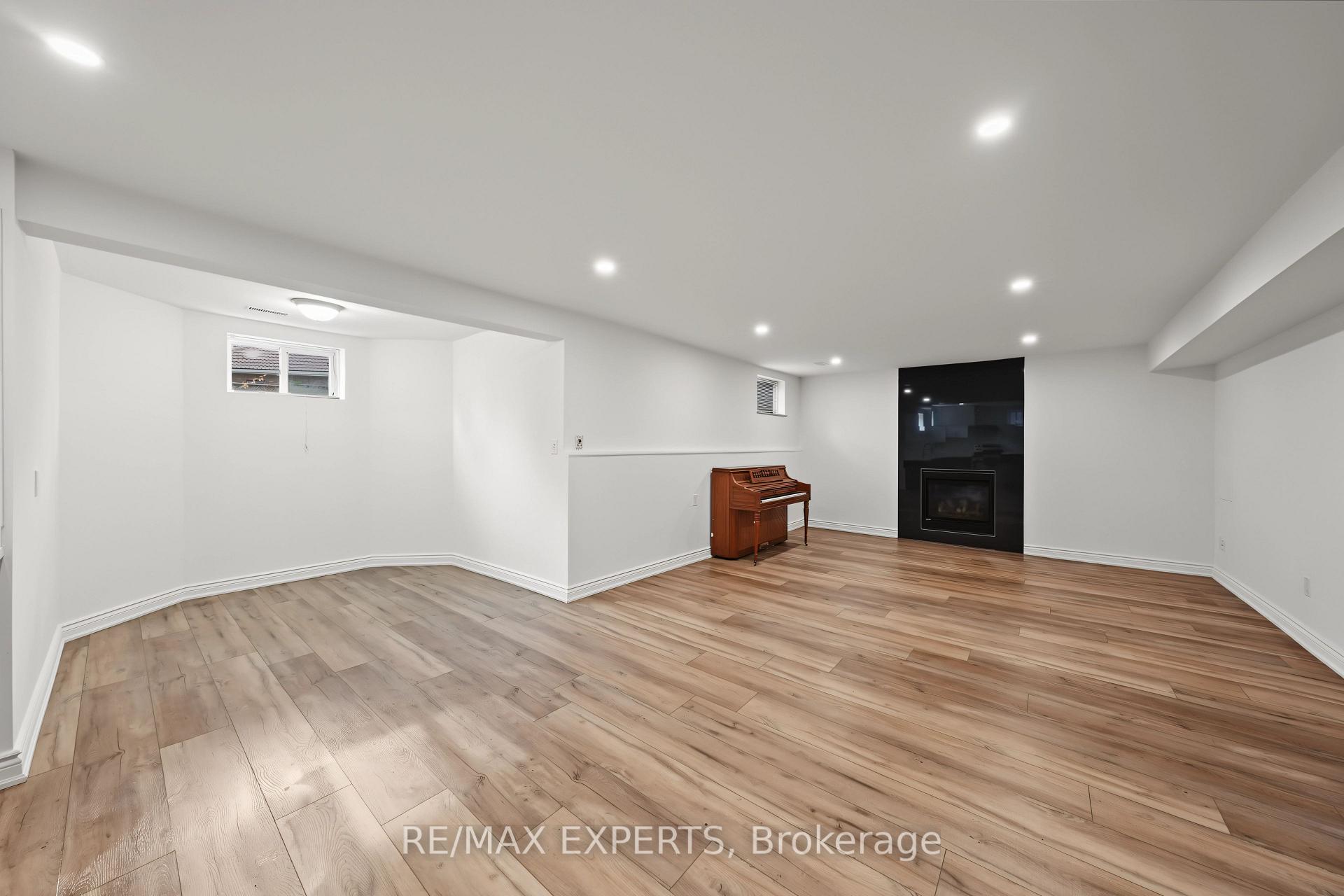 Photo 5 of Unit Basement, 99 Dianawood Ridge, Vaughan, East Woodbridge — HOMEH