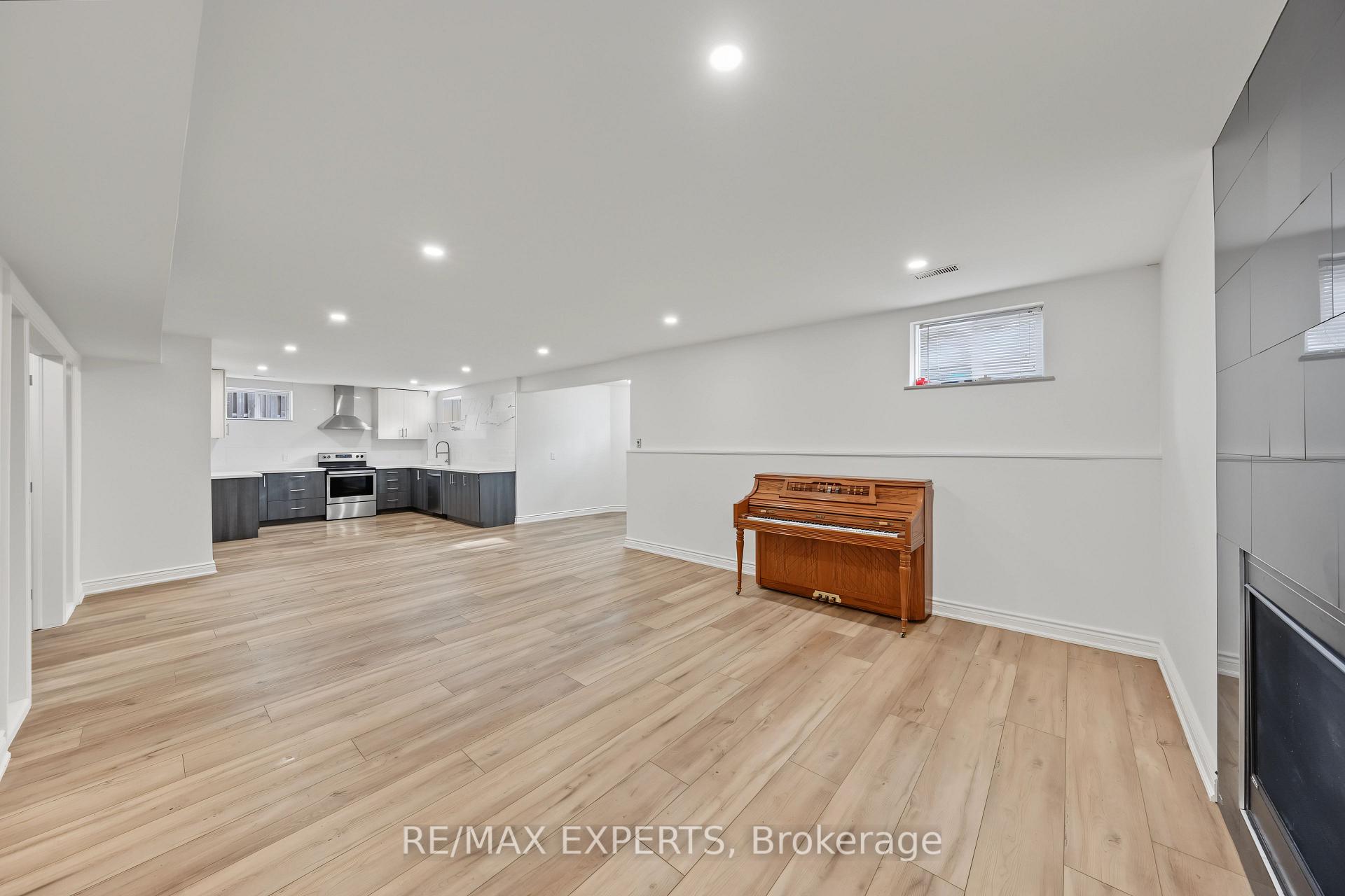Photo 8 of Unit Basement, 99 Dianawood Ridge, Vaughan, East Woodbridge — HOMEH