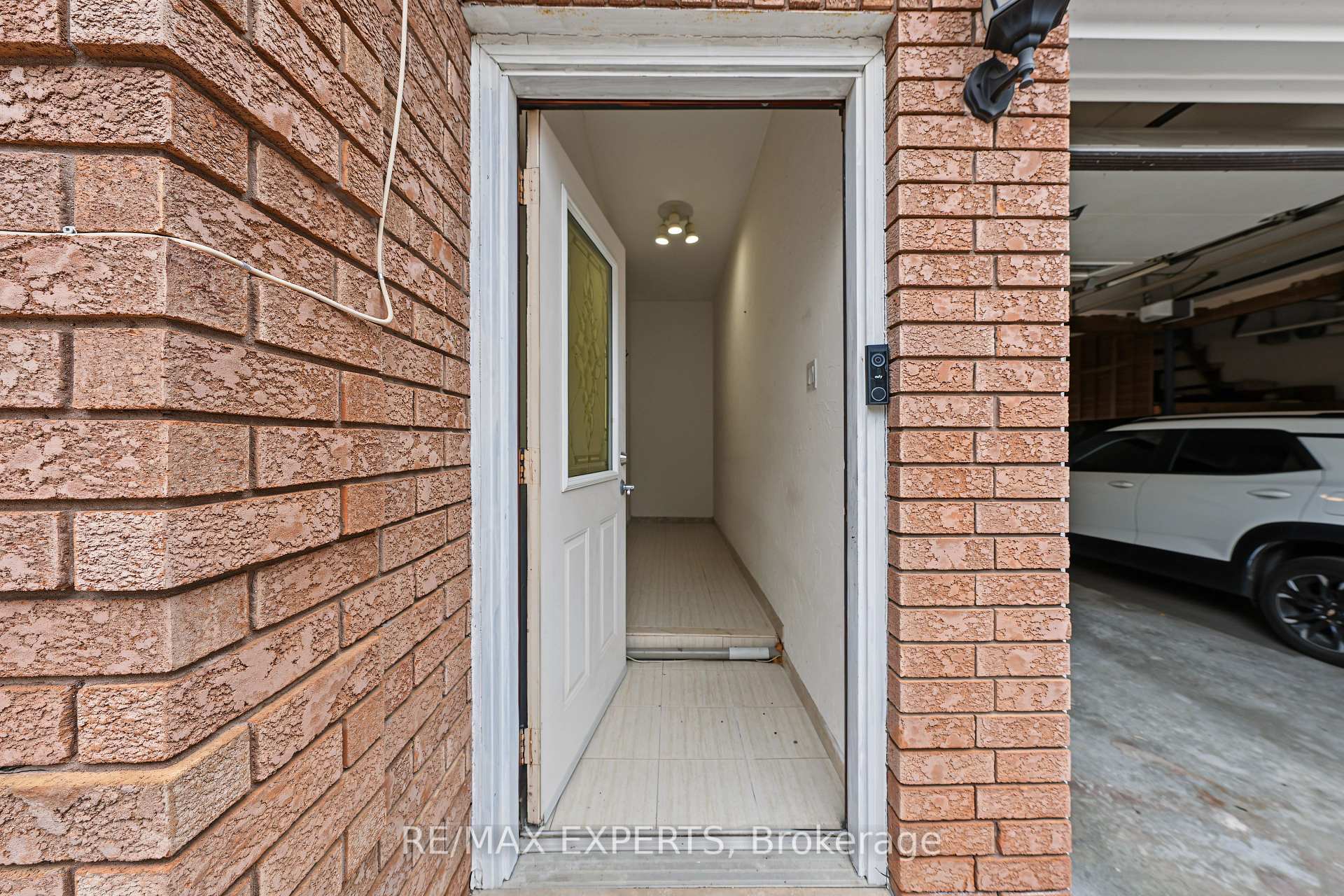 Photo 16 of Unit Basement, 99 Dianawood Ridge, Vaughan, East Woodbridge — HOMEH