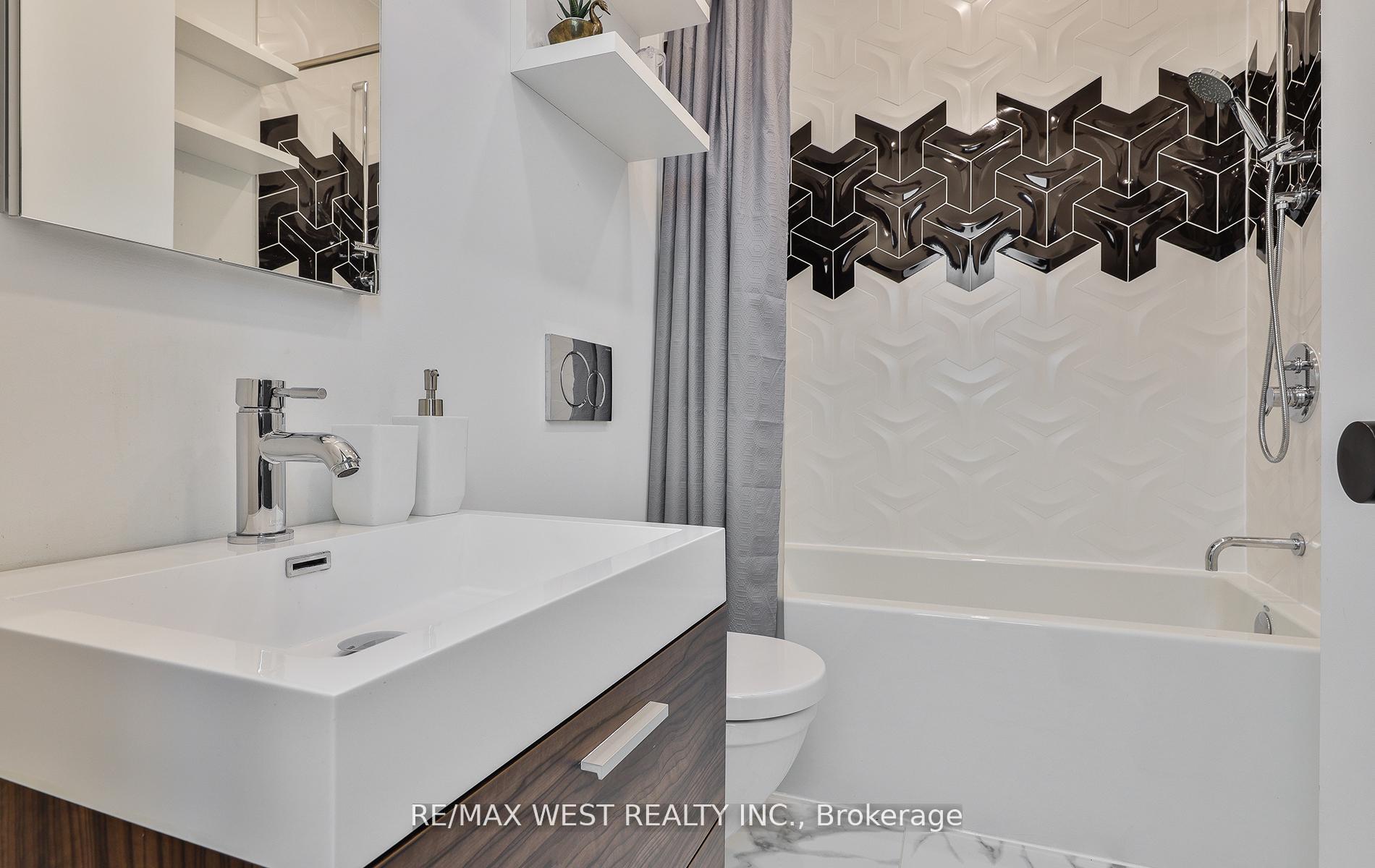 Photo 14 of 734 Shaw Street, Toronto, Palmerston-Little Italy — HOMEH
