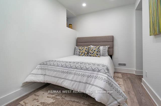 Photo 44 of 734 Shaw Street, Toronto, Palmerston-Little Italy — HOMEH