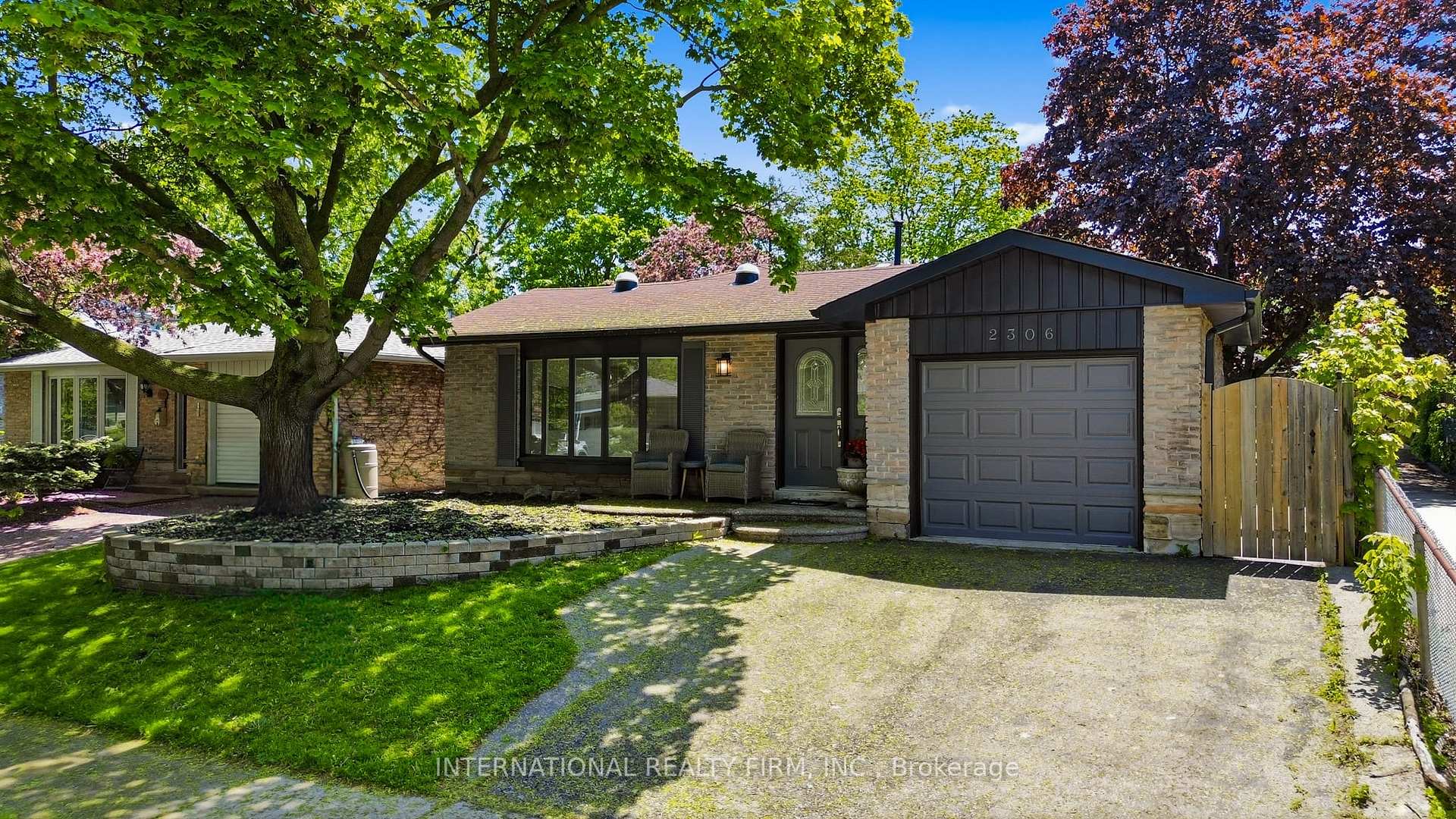 Photo 2 of 2306 Devon Road, Oakville, Ford — HOMEH