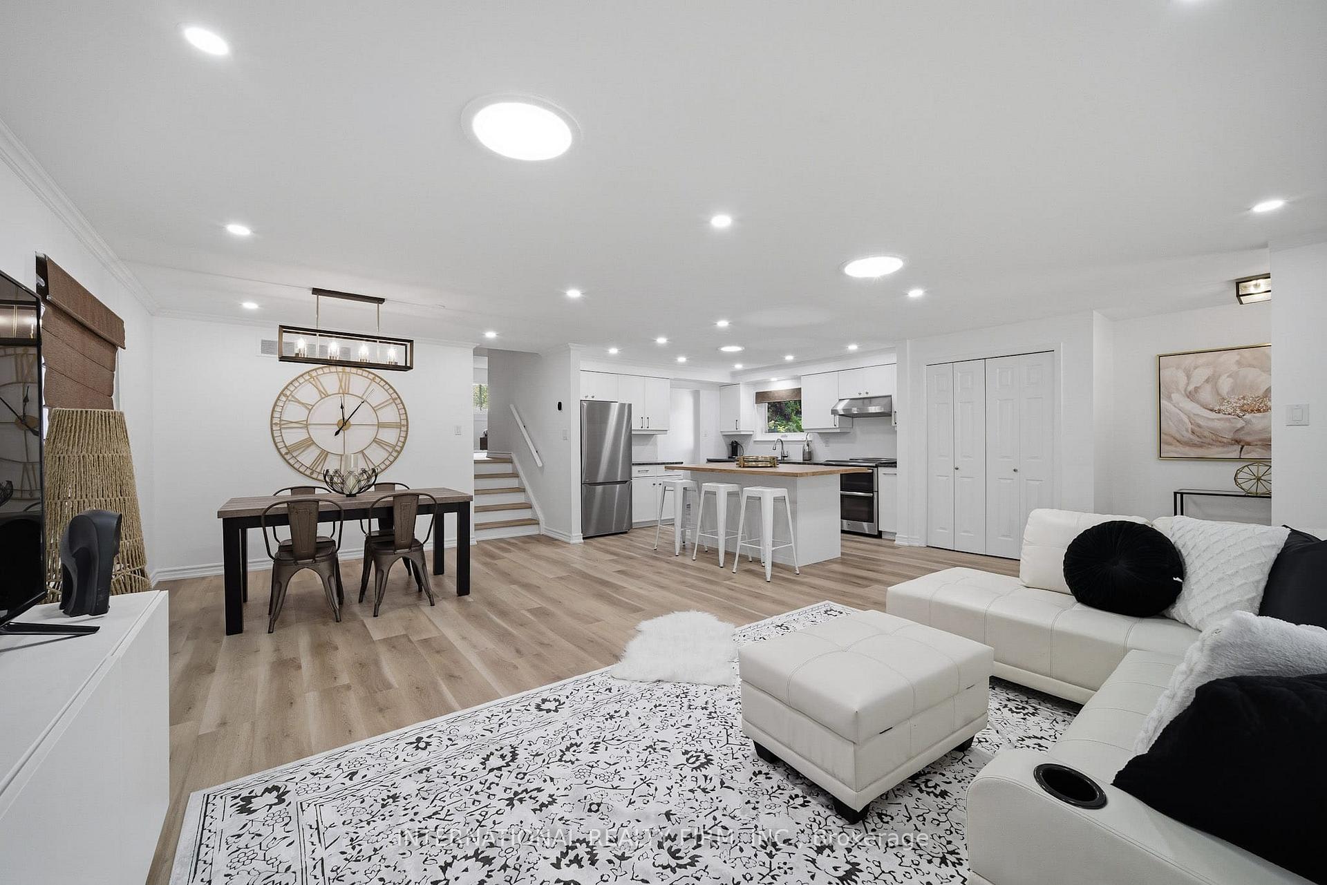 Photo 3 of 2306 Devon Road, Oakville, Ford — HOMEH