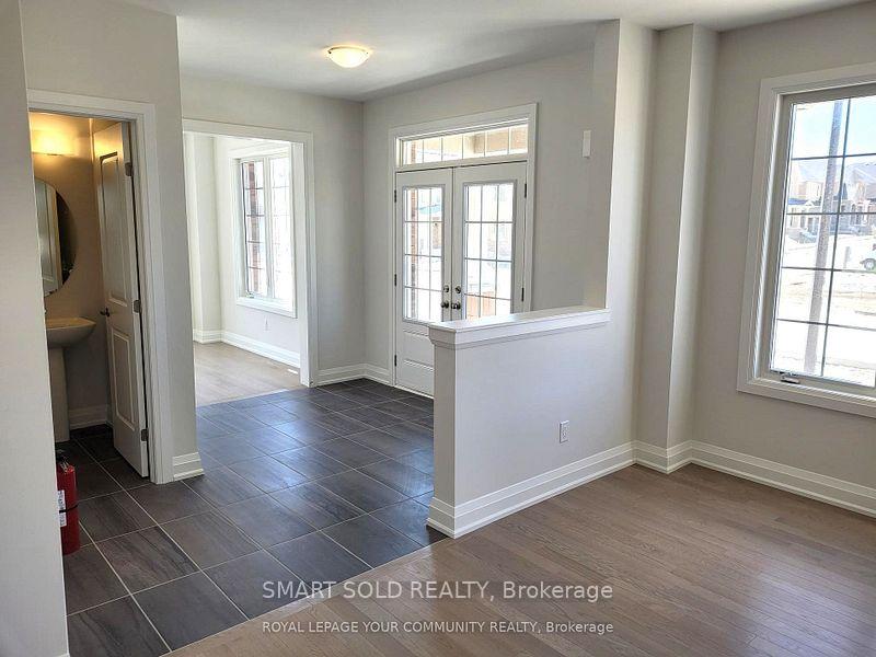 Photo 15 of 2 Lorrain Hand Crescent, Georgina, Keswick South — HOMEH